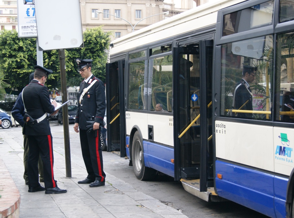 Autobus-carabinieri-Palermo.jpg